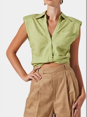 Astr The Label Kathlynn Blouse in Celery NWT